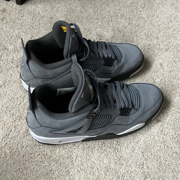Cool grey 4s size 8.5 deals